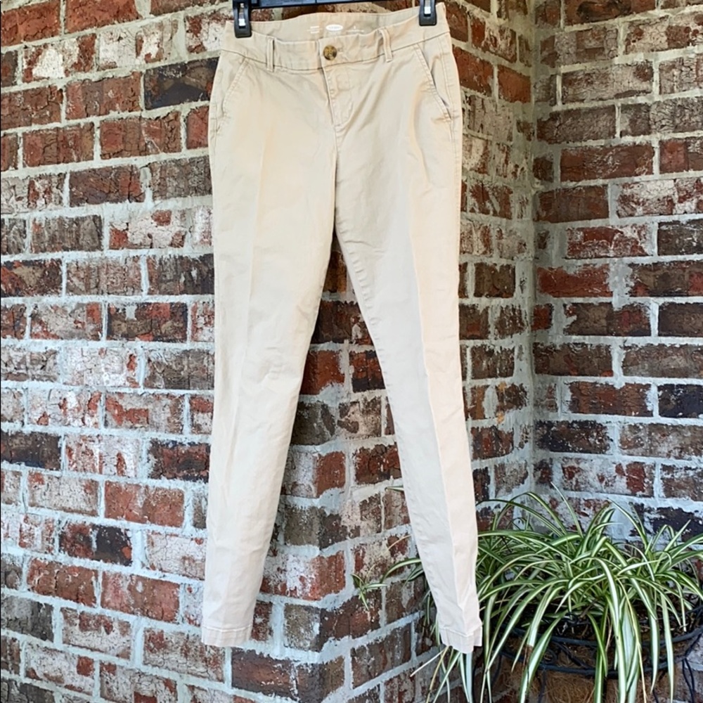 Old Navy flat front skinny khakis size 2